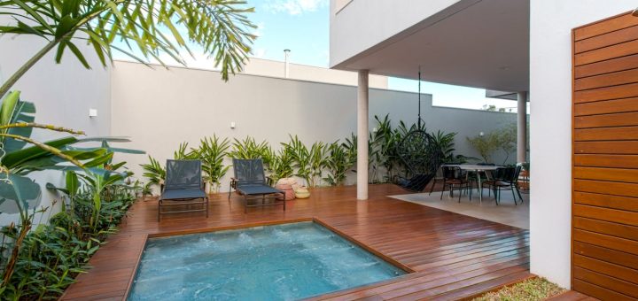Guide pratique pour créer une terrasse en bois autour de votre piscine hors sol